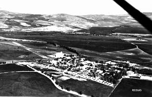 REDJAS - VUE AERIENNE - AERODROME - DOCKS - EGLISE